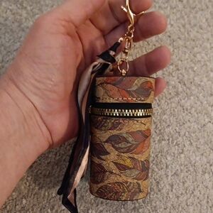 Leaf Pattern Keychain Holder